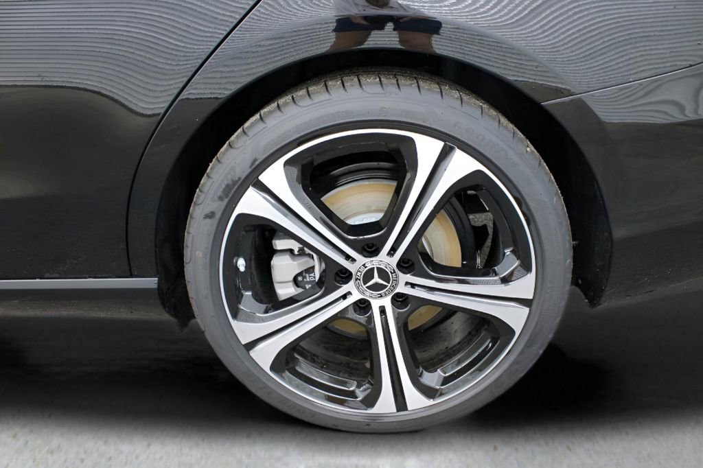 Used 2025 Mercedes-Benz C 300 Sedan image 18