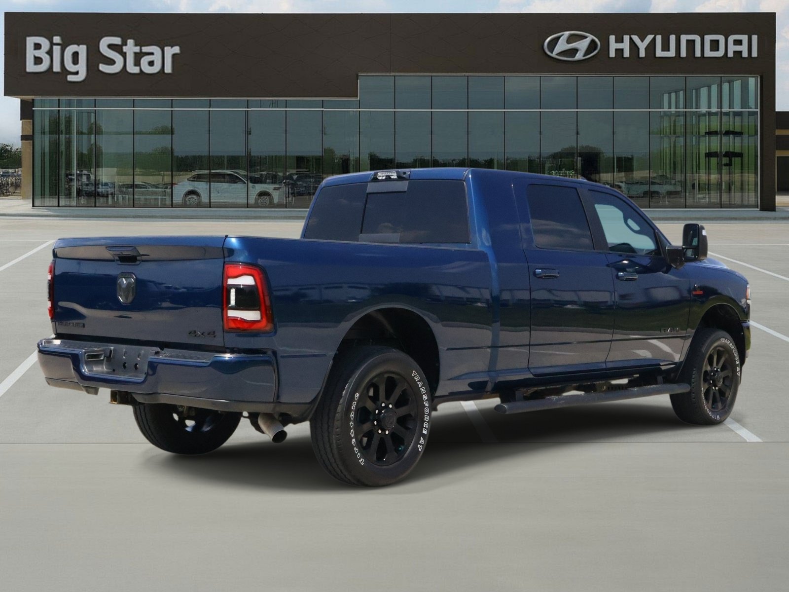 Used 2024 RAM 2500 Laramie w/ Night Edition AWD/4WD image 4