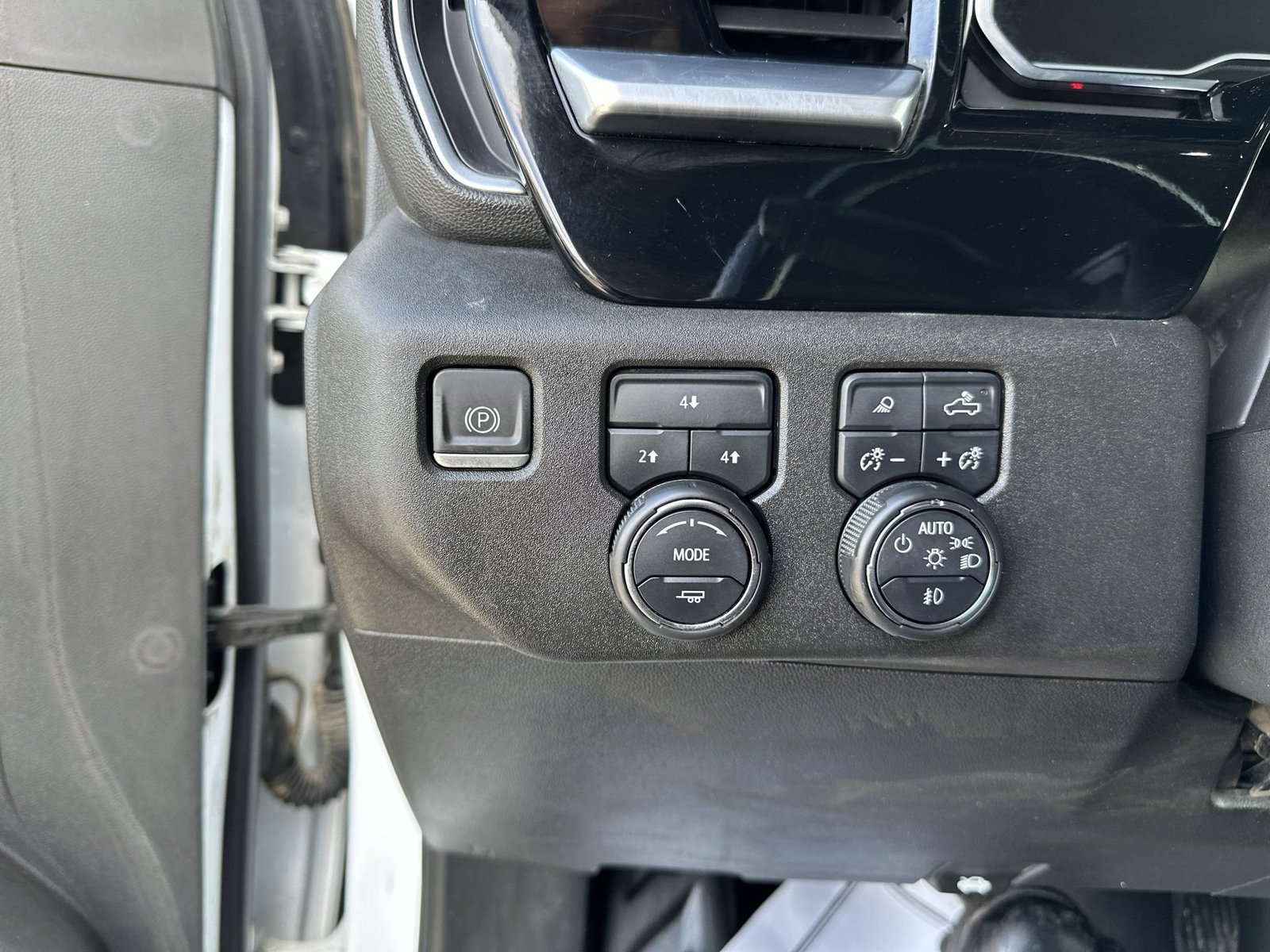 Used 2024 Chevrolet Silverado 2500 LT w/ Convenience Package AWD/4WD image 15