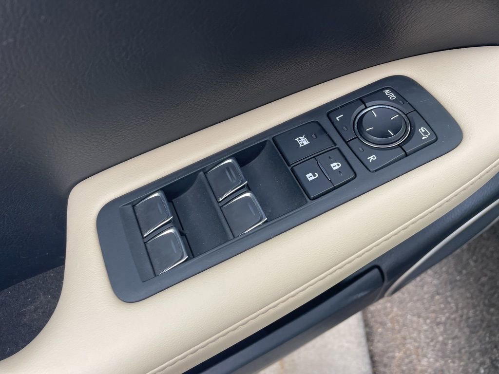 Used 2021 Lexus RX 350L Premium w/ Premium Package image 23