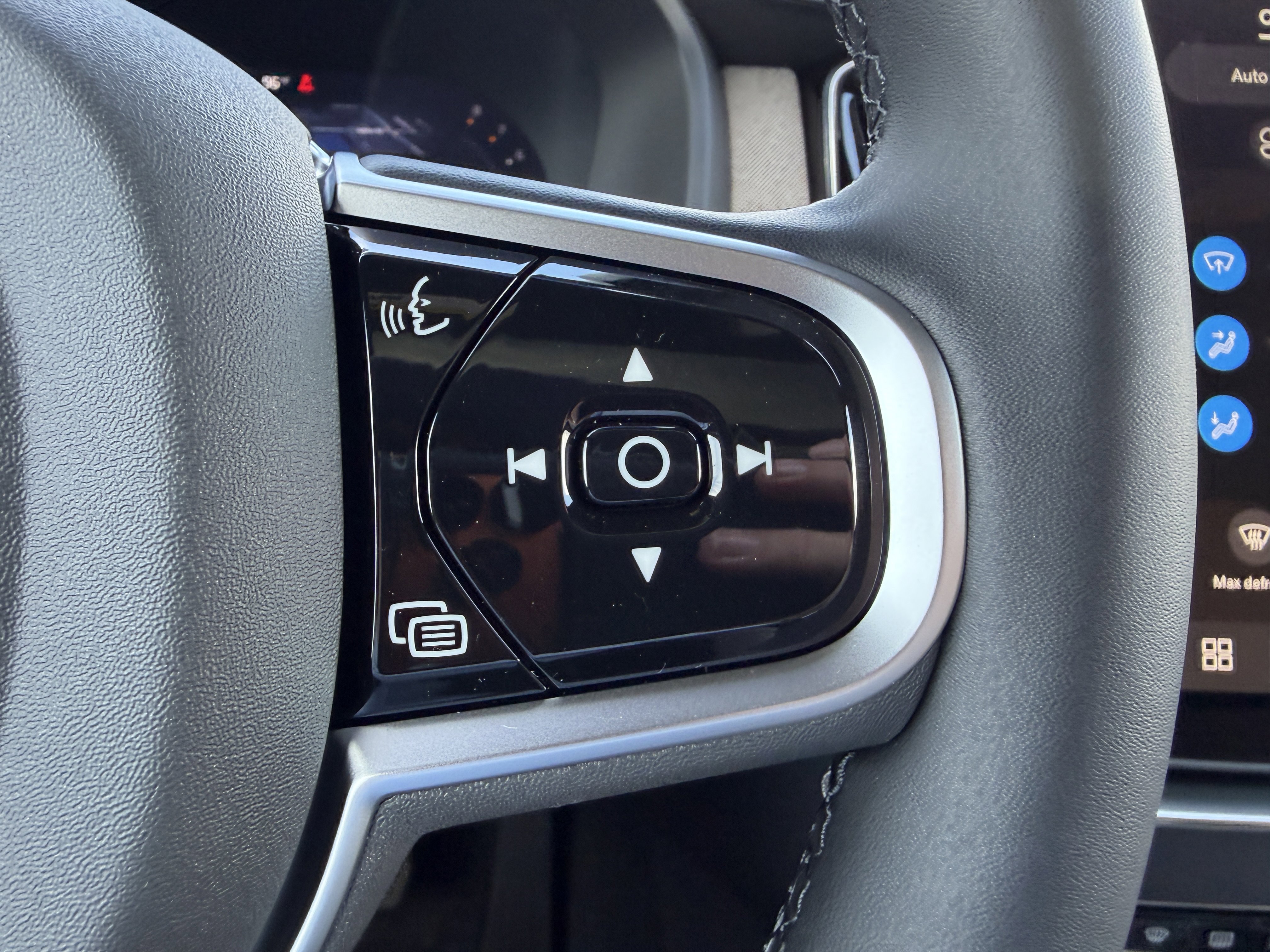 New 2026 Volvo XC90 B5 Core w/ Protection Package image 28