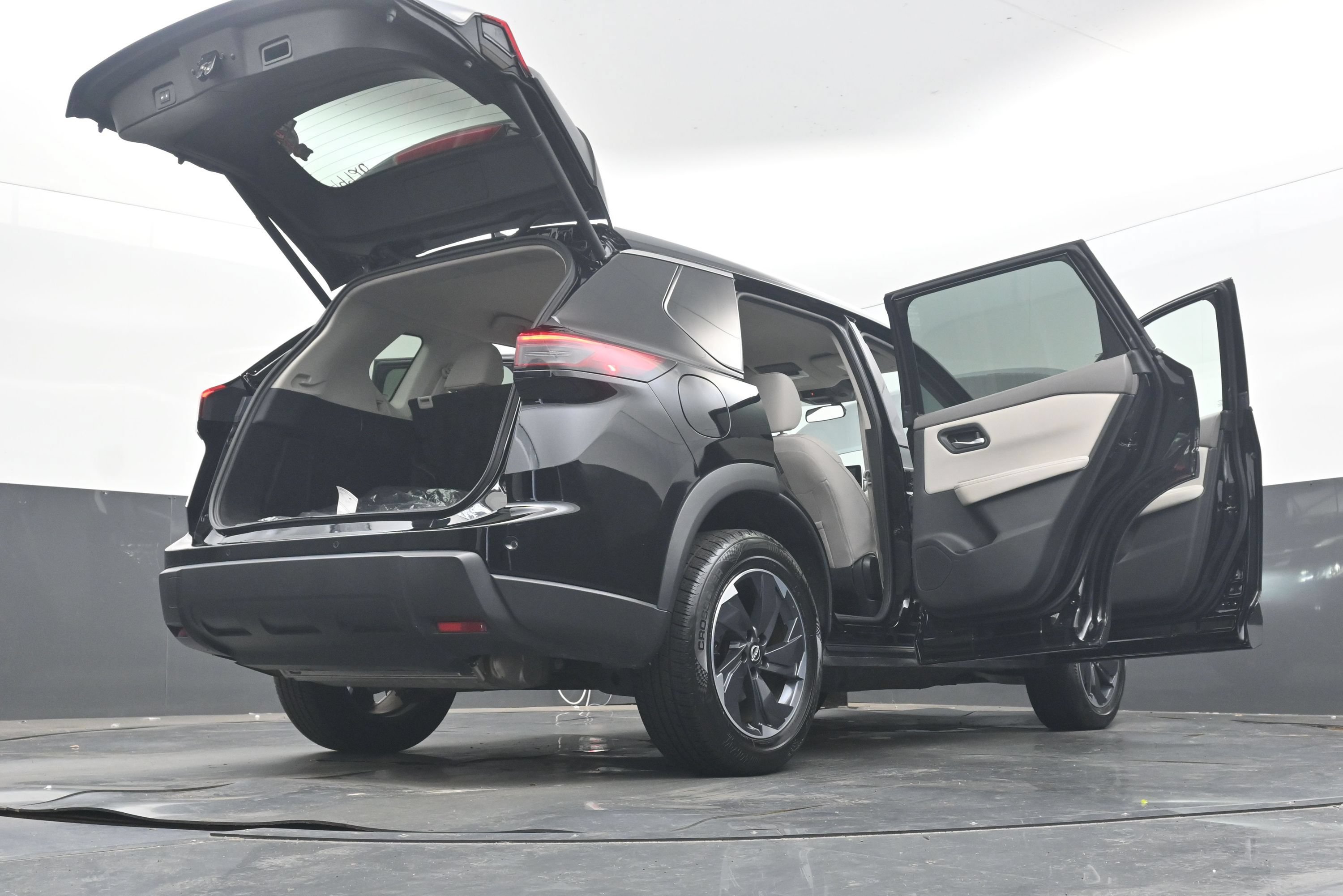 Used 2025 Nissan Rogue SV FWD image 41