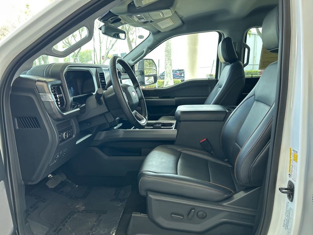 Used 2025 Ford F350 Lariat image 5
