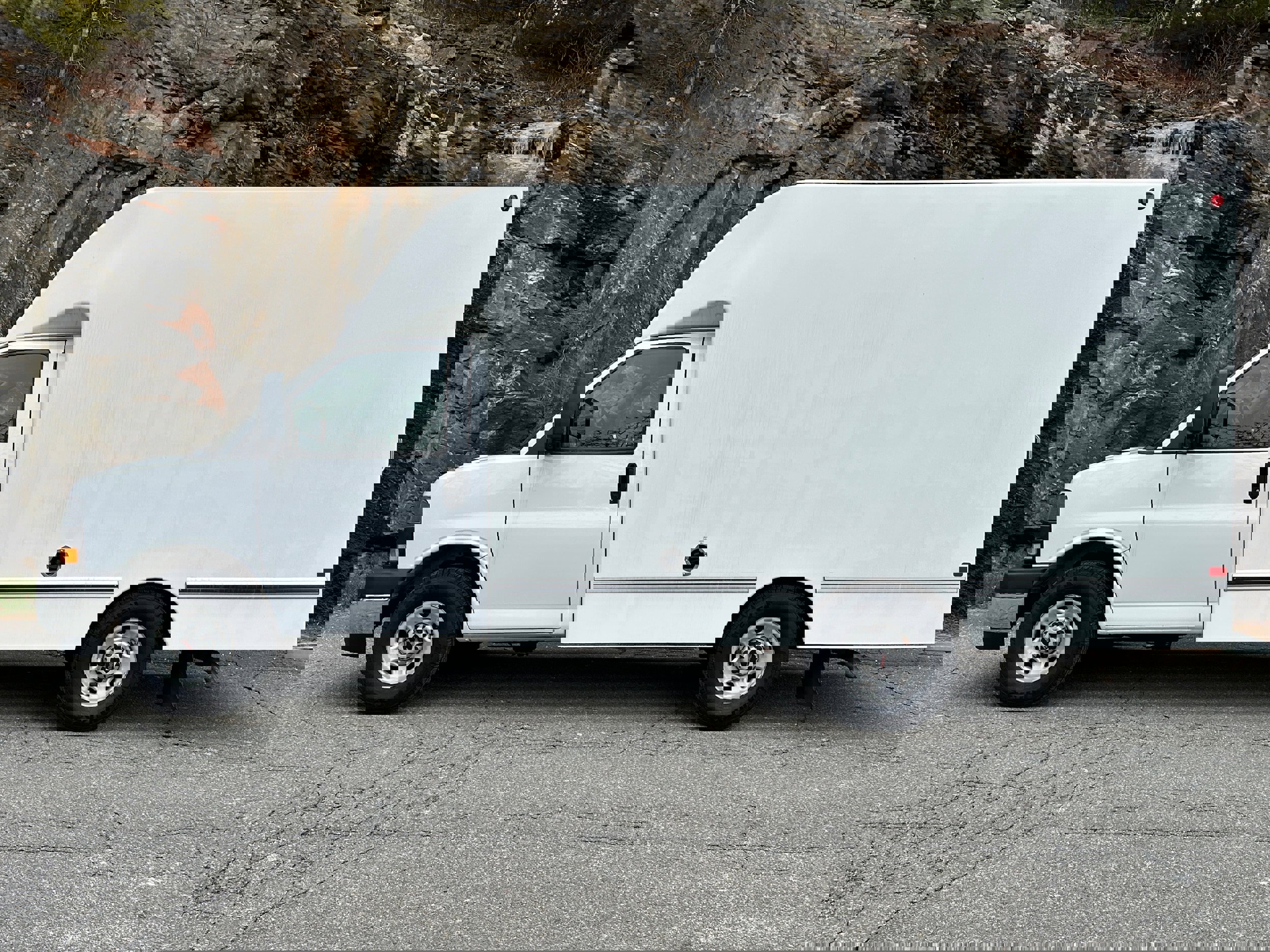 Used 2022 GMC Savana 3500 w/ Power Convenience Package image 7