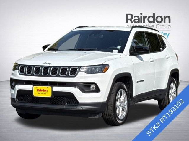Used 2024 Jeep Compass Latitude AWD/4WD image 2