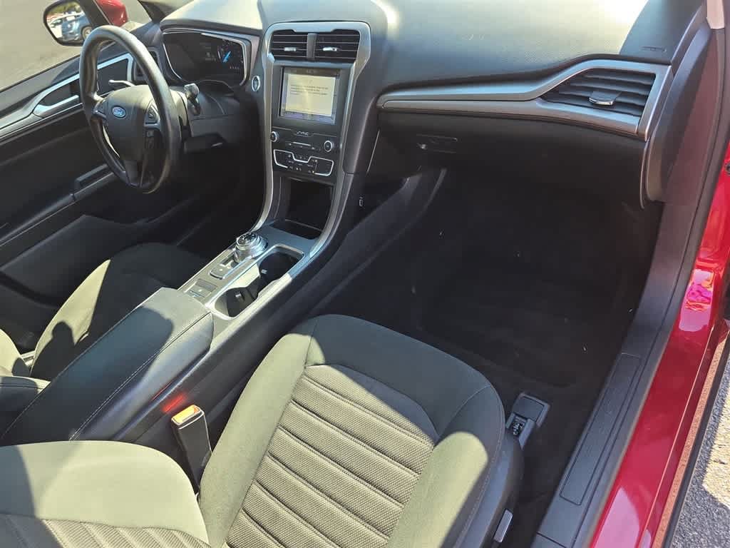 Used 2019 Ford Fusion SE FWD image 10