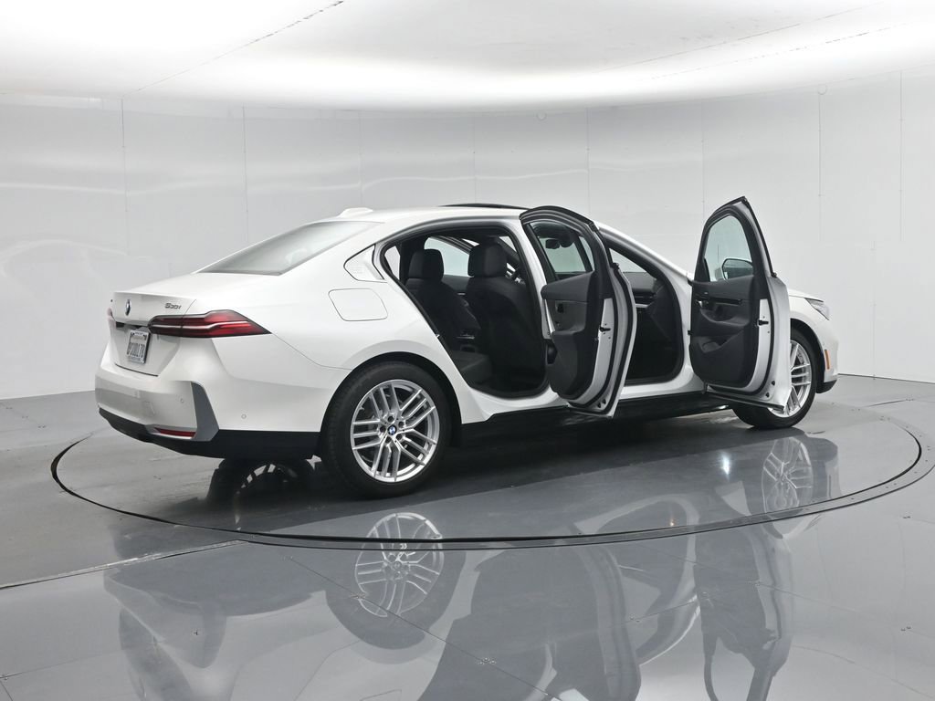 Used 2025 BMW 530i xDrive w/ Premium Package image 6