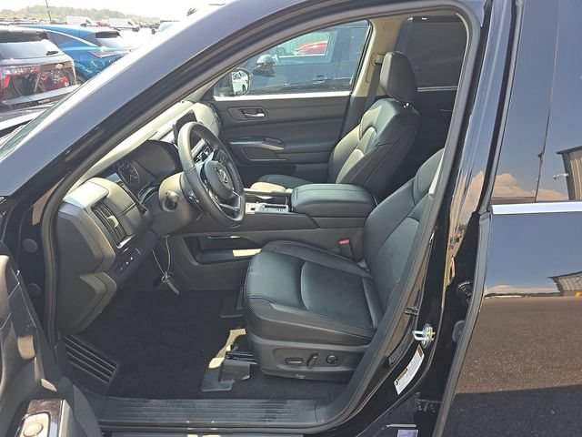 Certified 2025 Nissan Pathfinder SL w/ SL Premium Package FWD image 6