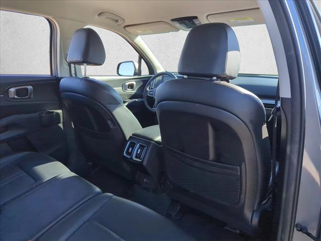 Used 2024 Kia Sorento S image 16