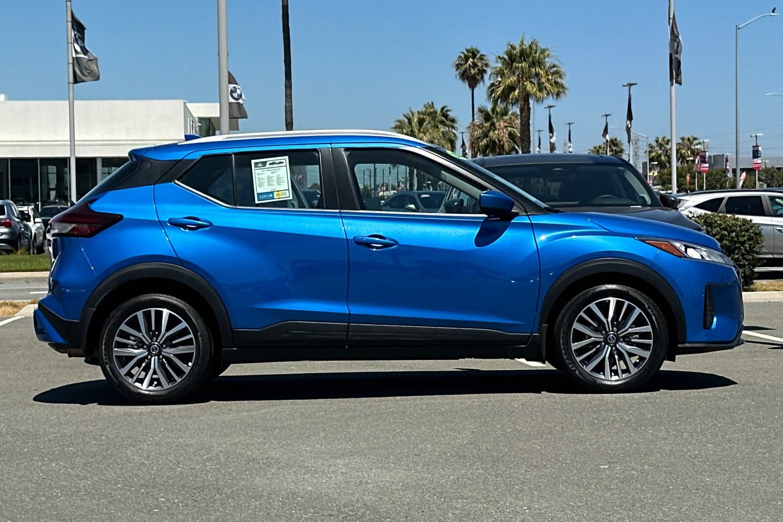 Used 2021 Nissan Kicks SV FWD image 3