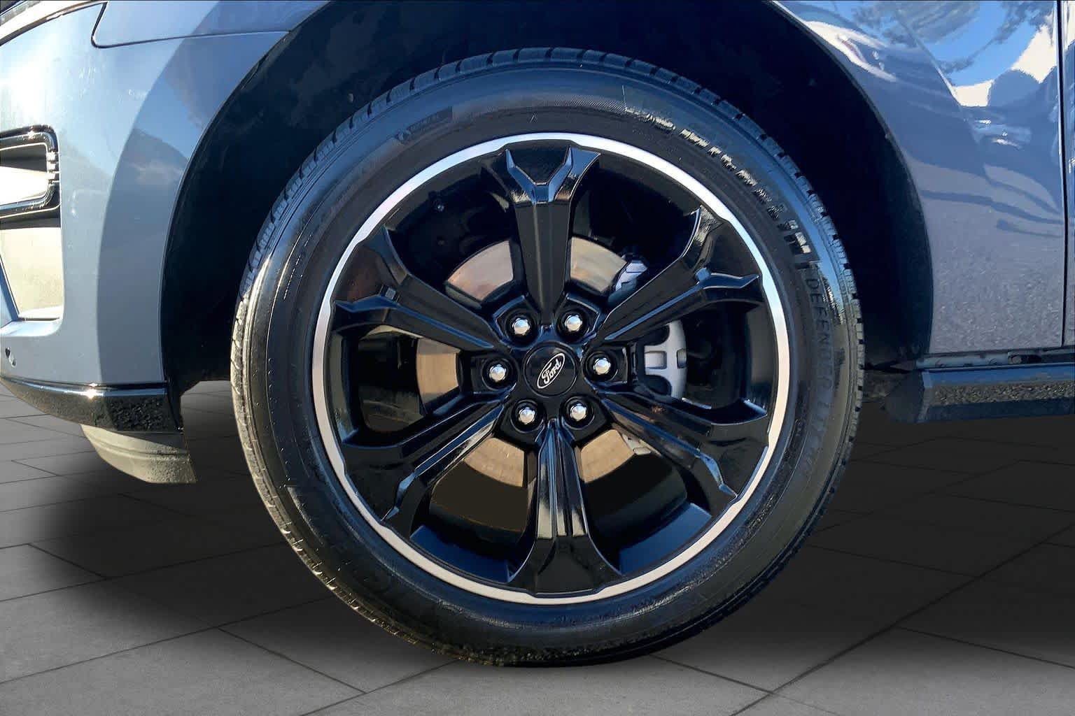 Used 2023 Ford Expedition Limited RWD image 11