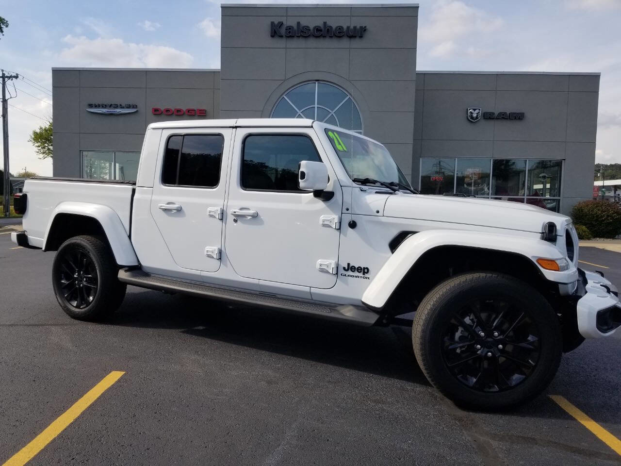Certified 2021 Jeep Gladiator Overland AWD/4WD image 1