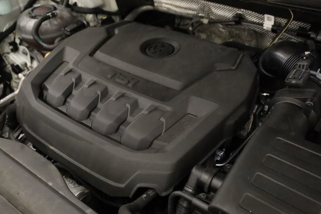 Used 2023 Volkswagen Tiguan SE R-Line image 11