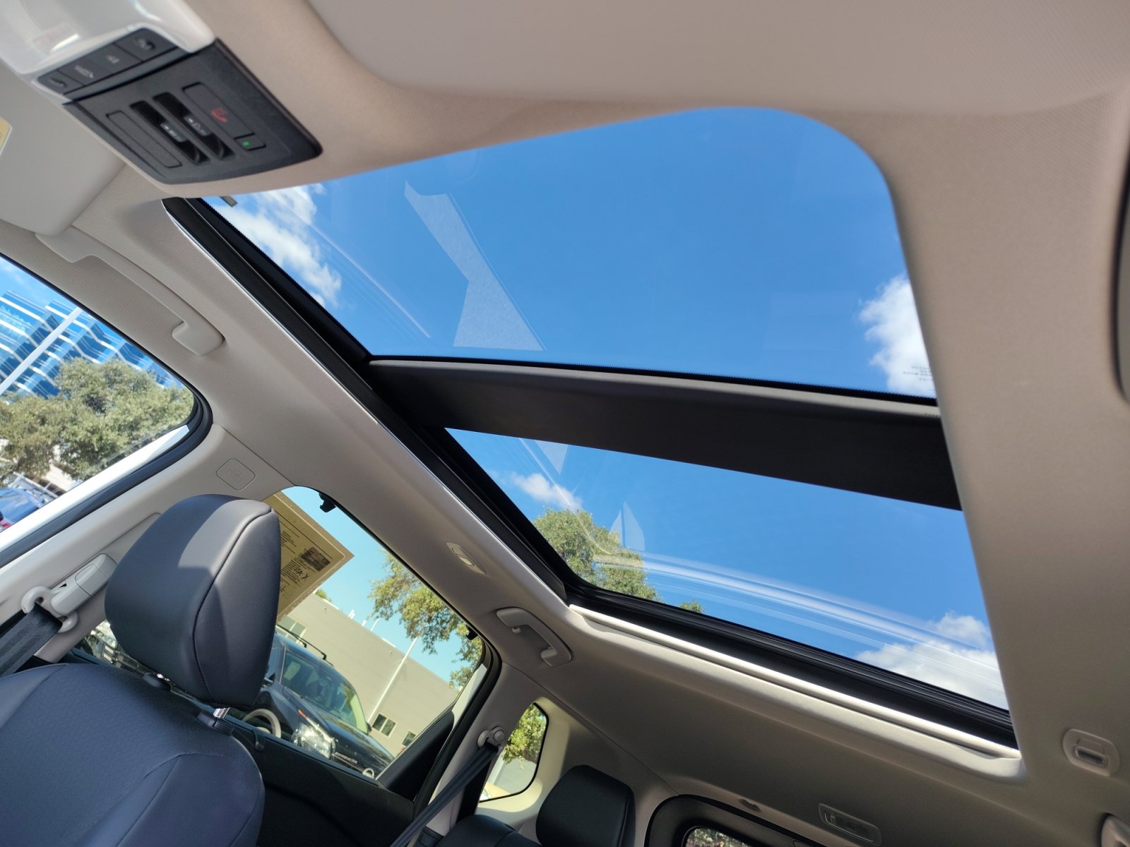 Used 2025 Nissan Rogue SV w/ SV Premium Package FWD image 20