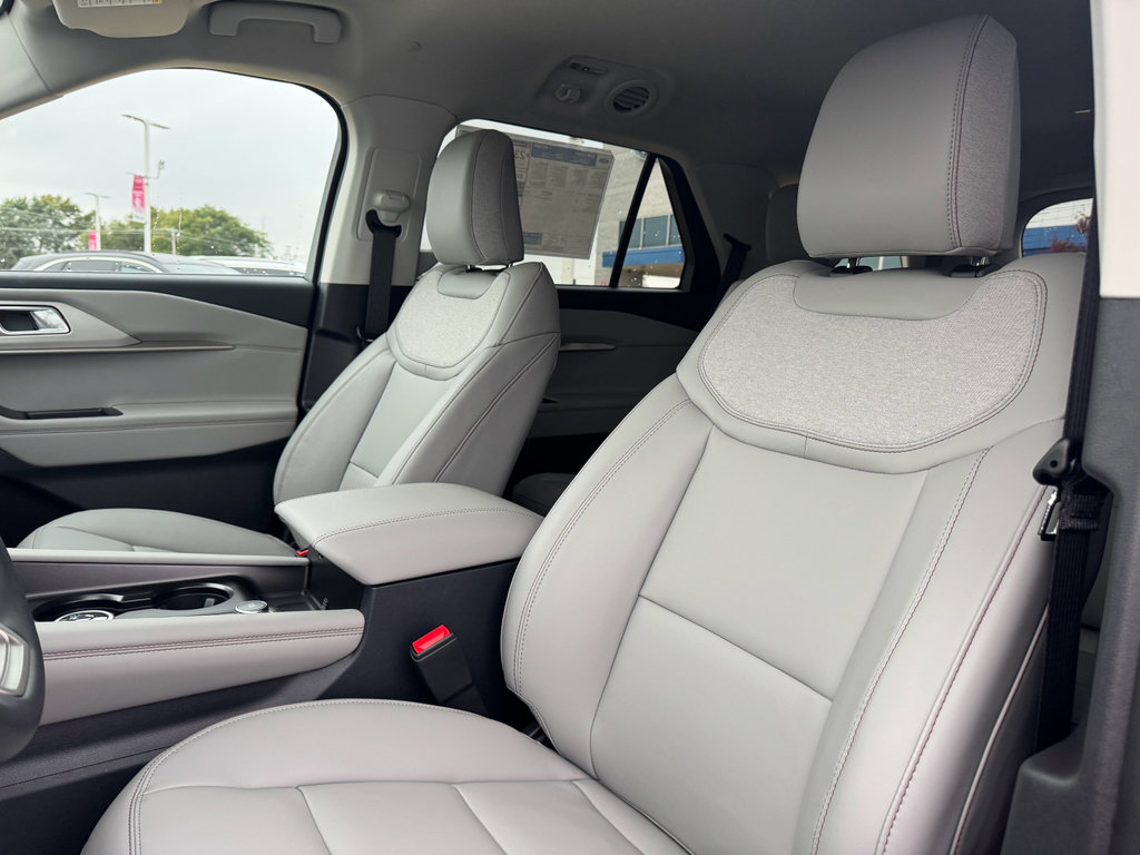 New 2026 Ford Explorer Active image 27