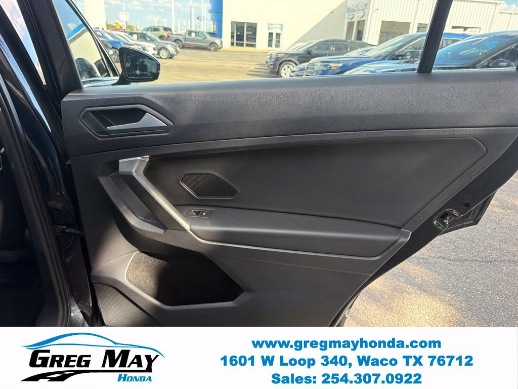 Used 2021 Volkswagen Tiguan SE w/ Panoramic Sunroof Package FWD image 25
