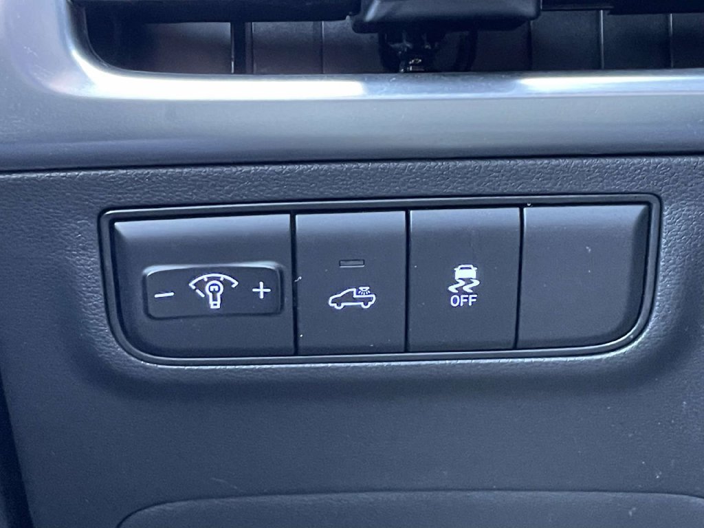 Certified 2025 Hyundai Santa Cruz SE FWD image 17