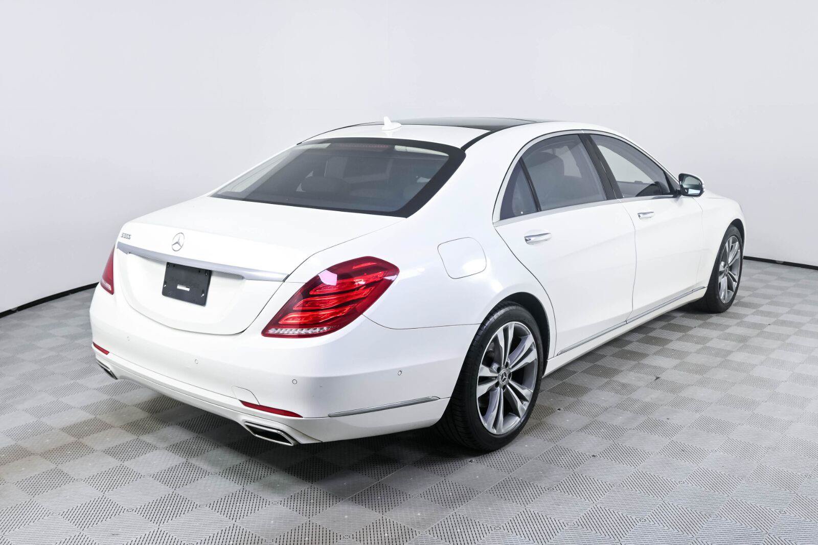 Used 2017 Mercedes-Benz S 550 Sedan w/ Premium Package image 28
