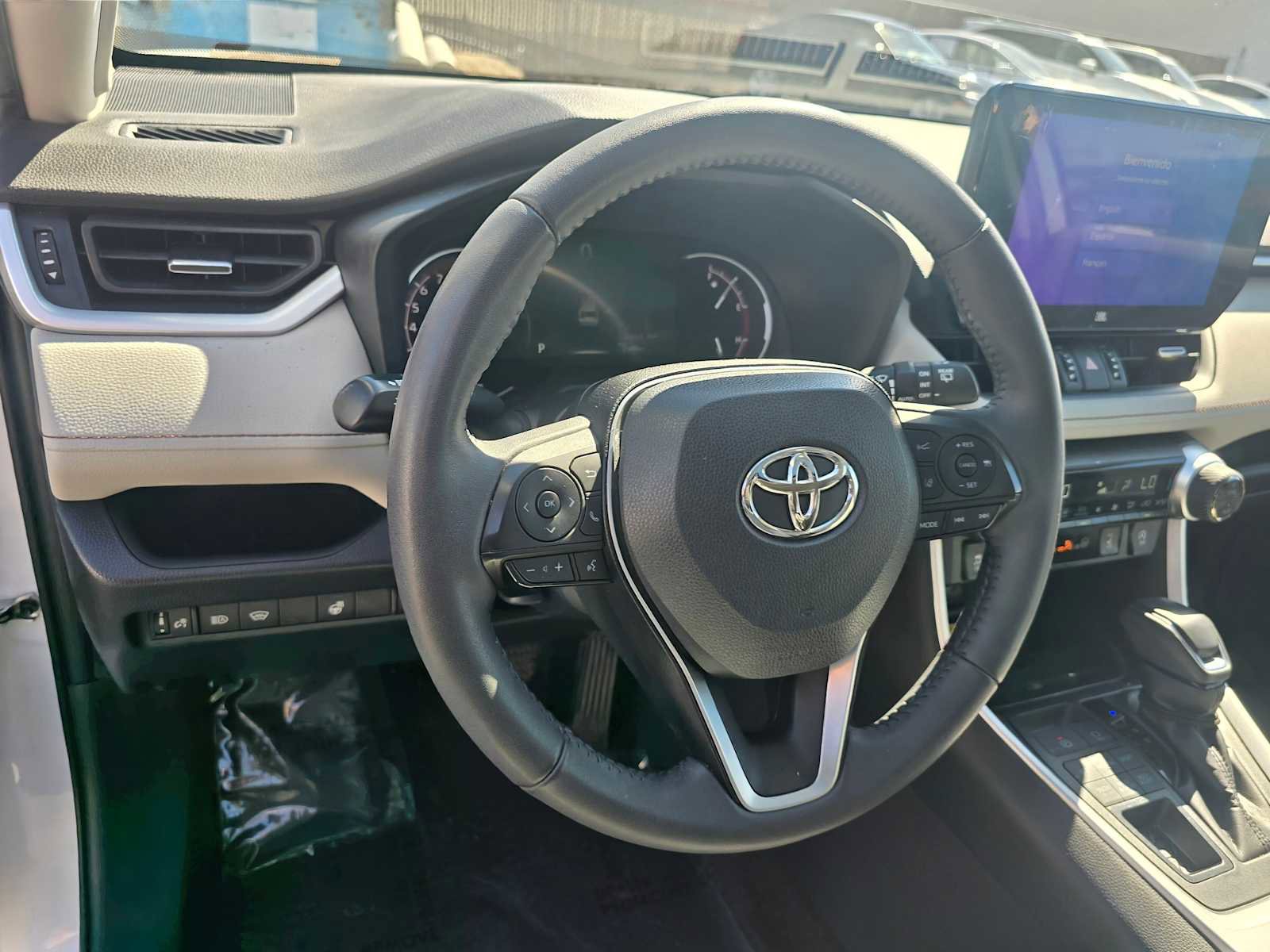Used 2023 Toyota RAV4 XLE Premium image 28