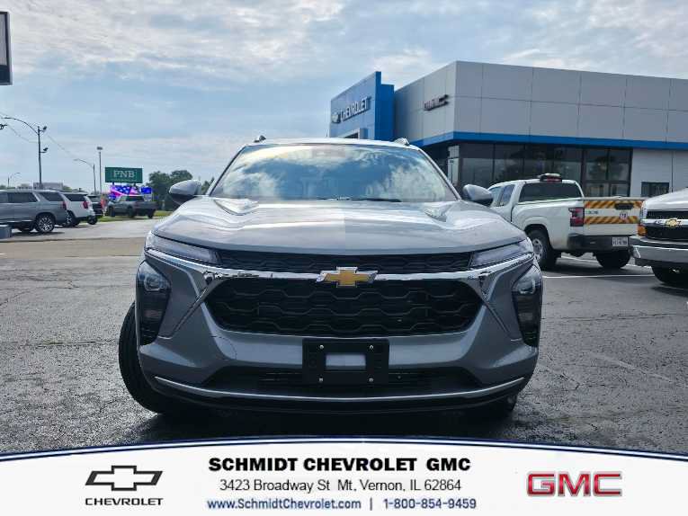 New 2026 Chevrolet Trax LT w/ Driver Confidence Package FWD image 2