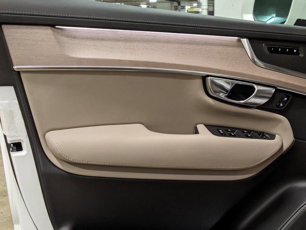 New 2026 Volvo XC90 B6 Plus w/ Protection Package Premier image 11