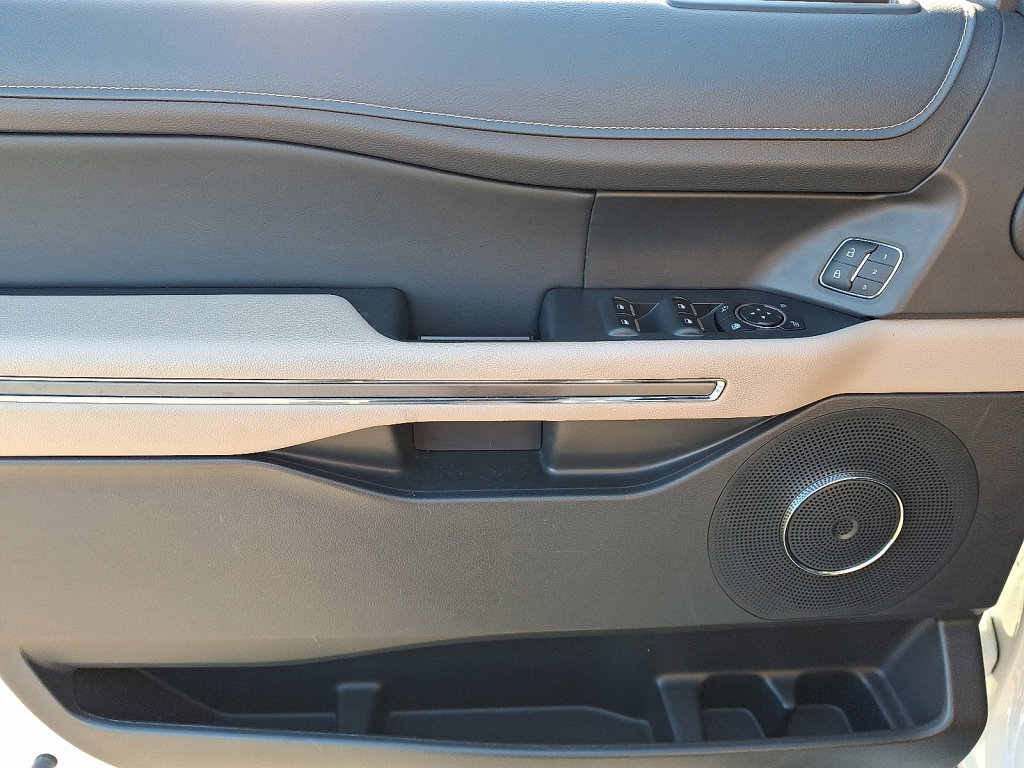 Used 2022 Ford Expedition XLT image 23