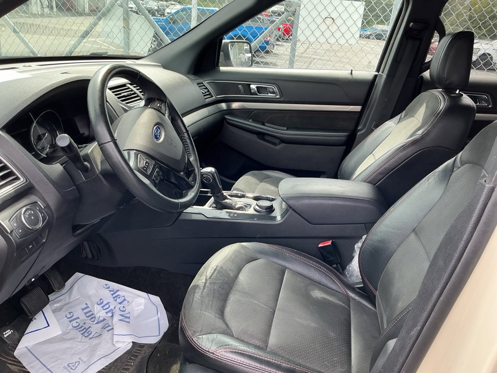 Used 2018 Ford Explorer XLT w/ XLT Appearance Package AWD/4WD image 17