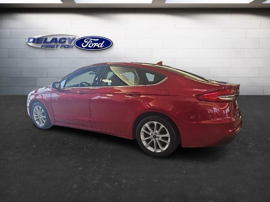 Used 2020 Ford Fusion SE image 4