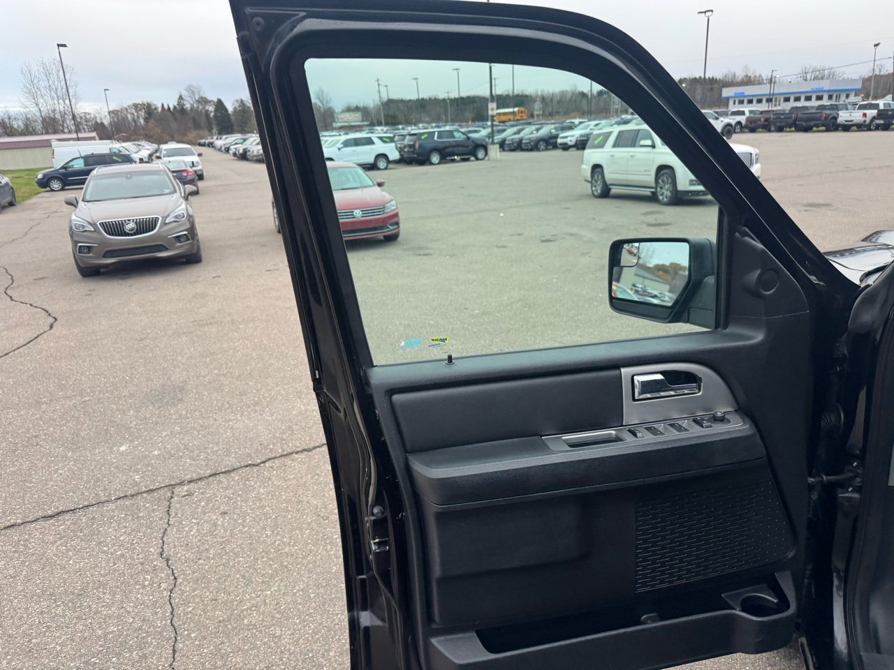 Used 2017 Ford Expedition XLT image 15