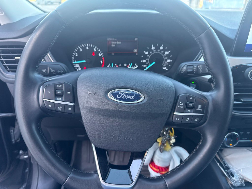 Used 2022 Ford Escape SE w/ SE Sport Appearance Package FWD image 16