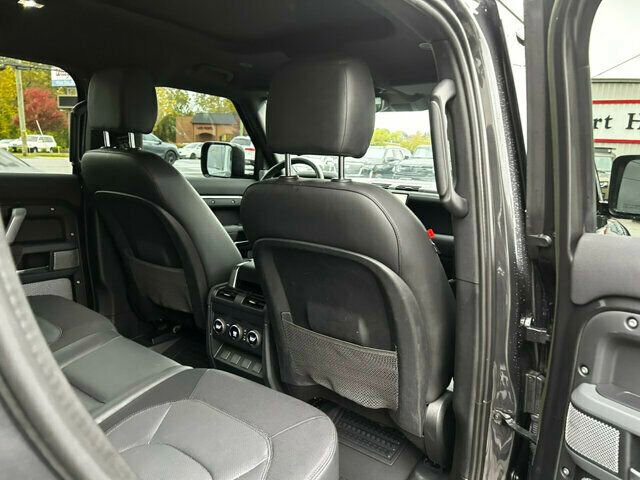 Used 2023 Land Rover Defender 130 X-Dynamic SE image 19