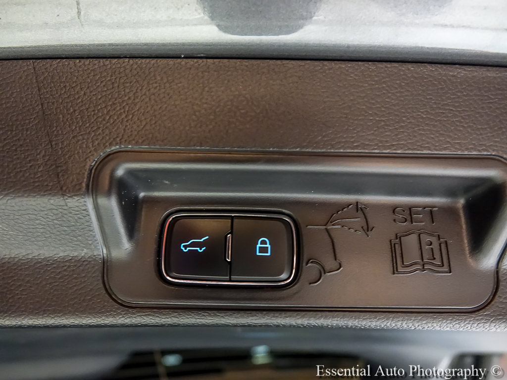 Used 2025 Ford Explorer Platinum AWD/4WD image 16