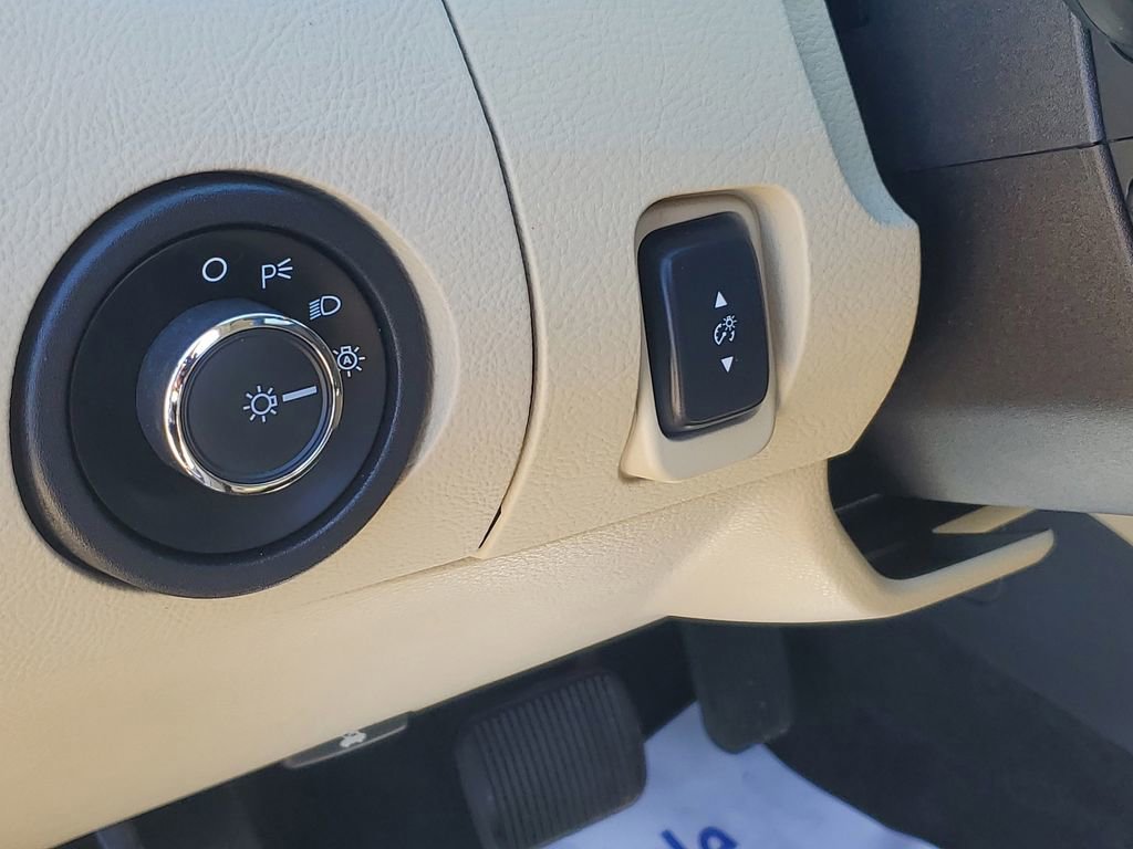 Used 2018 Ford Taurus Limited FWD image 10