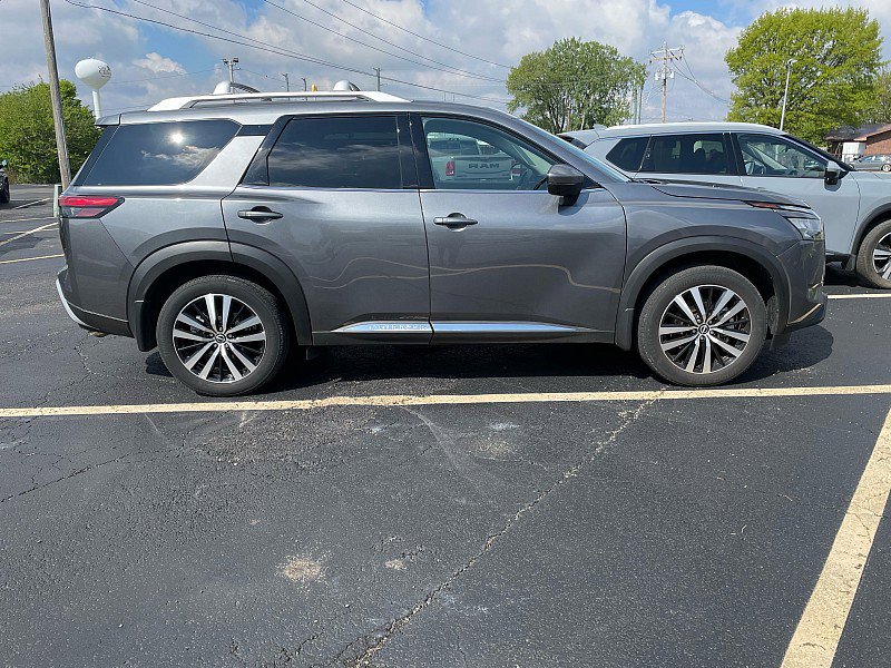 Used 2025 Nissan Pathfinder Platinum w/ Cargo Package FWD image 4