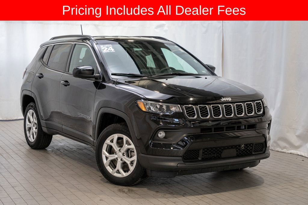 Used 2024 Jeep Compass Latitude AWD/4WD image 1