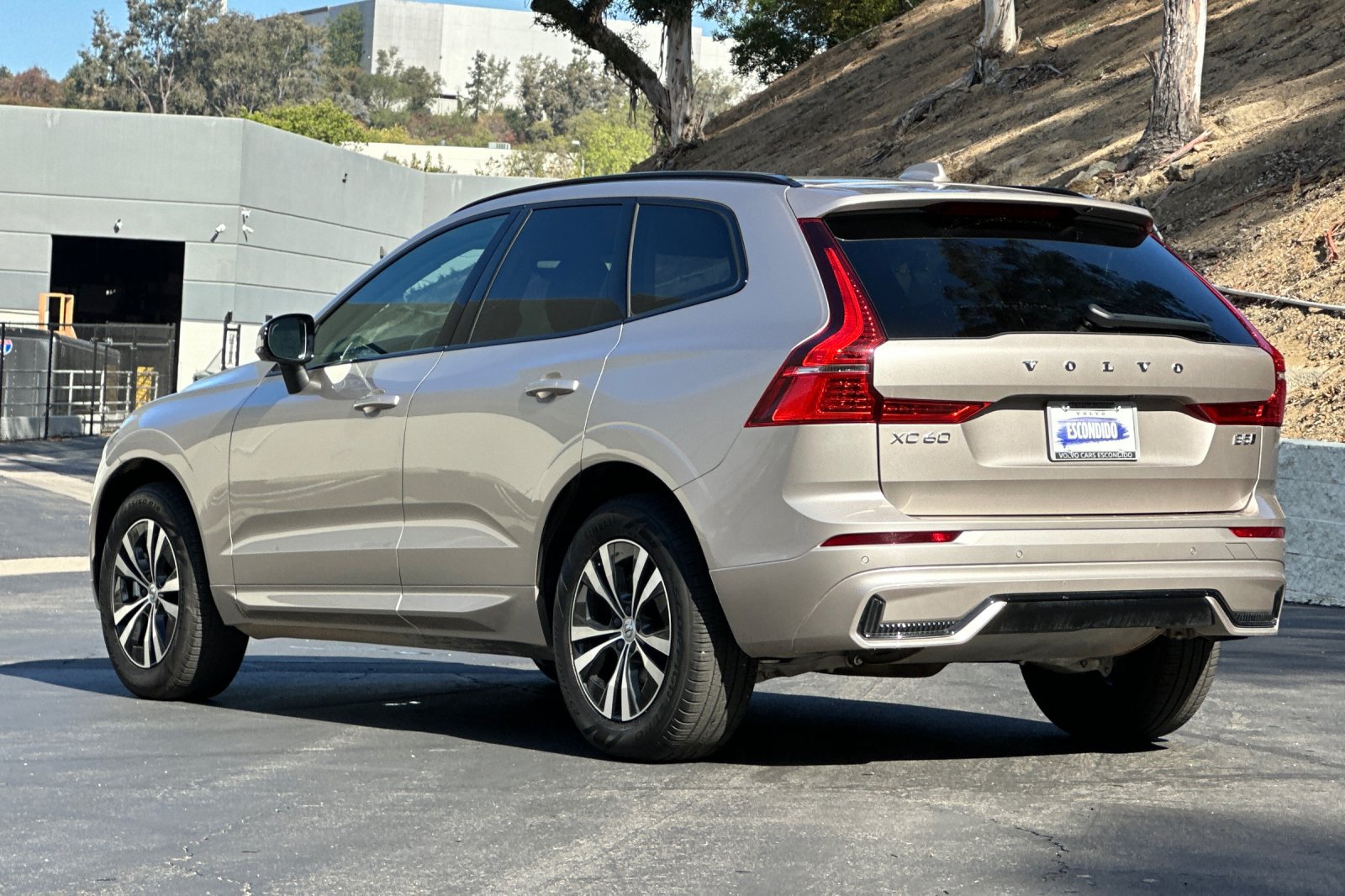 Certified 2025 Volvo XC60 B5 Core AWD/4WD image 7