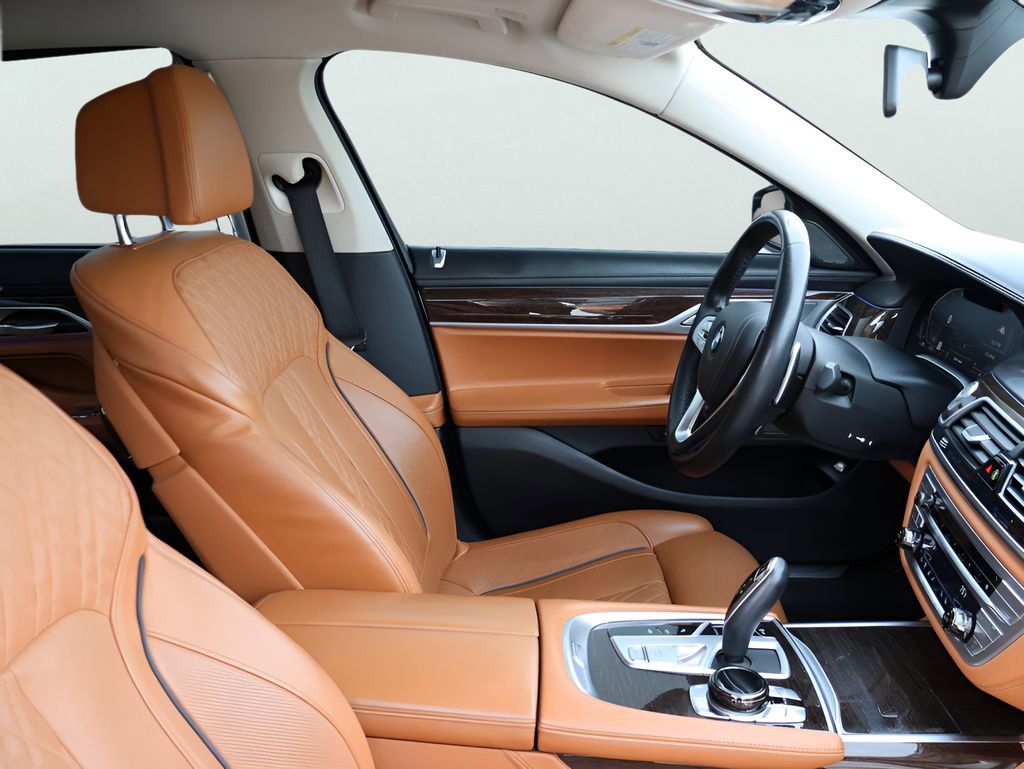 Used 2021 BMW 740i xDrive w/ Premium Package AWD/4WD image 10