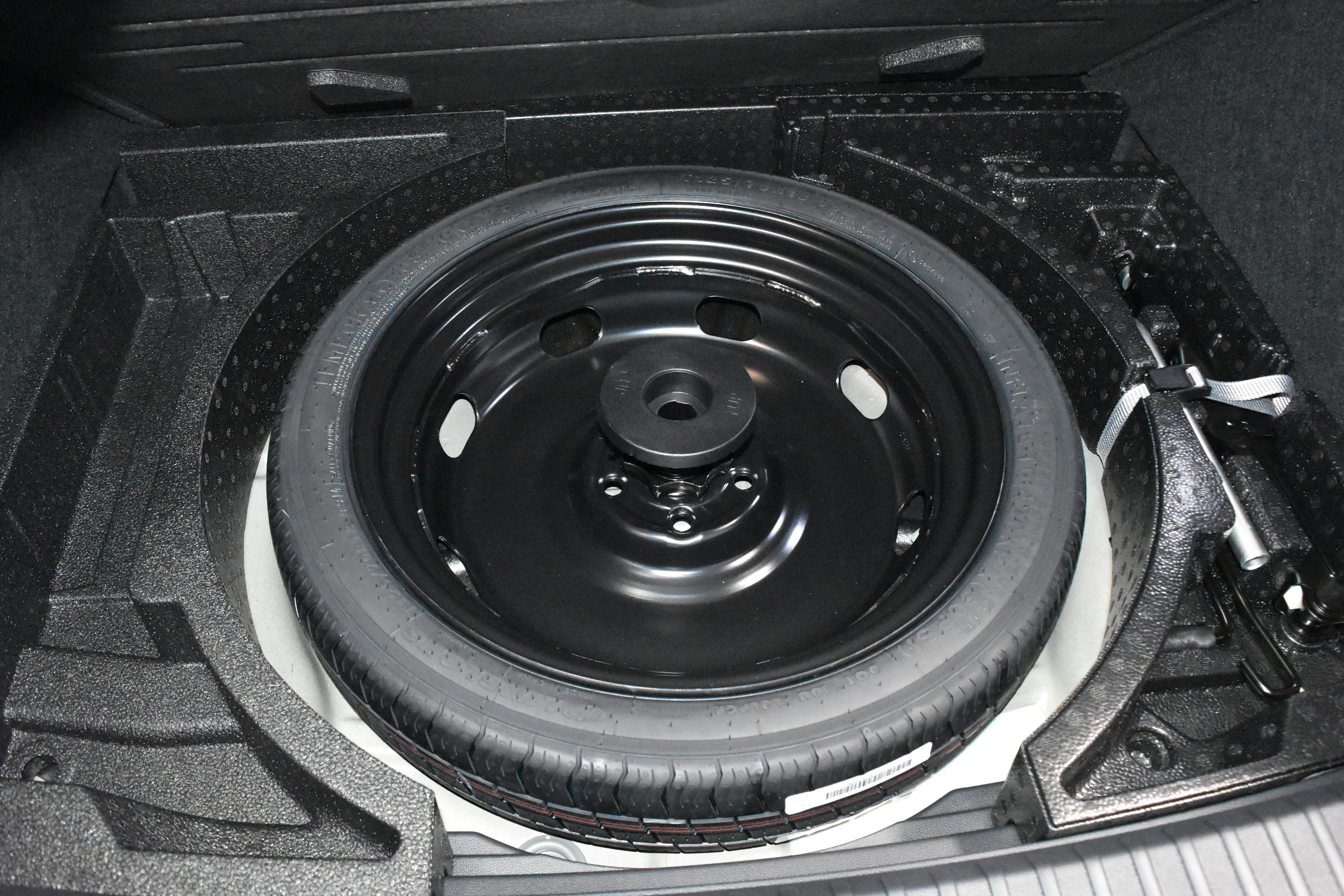 New 2025 Volkswagen Taos SE image 26