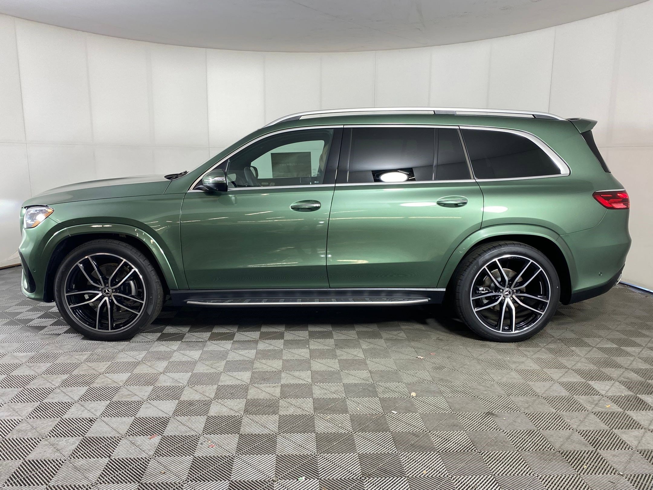 New 2025 Mercedes-Benz GLS 580 4MATIC video 2