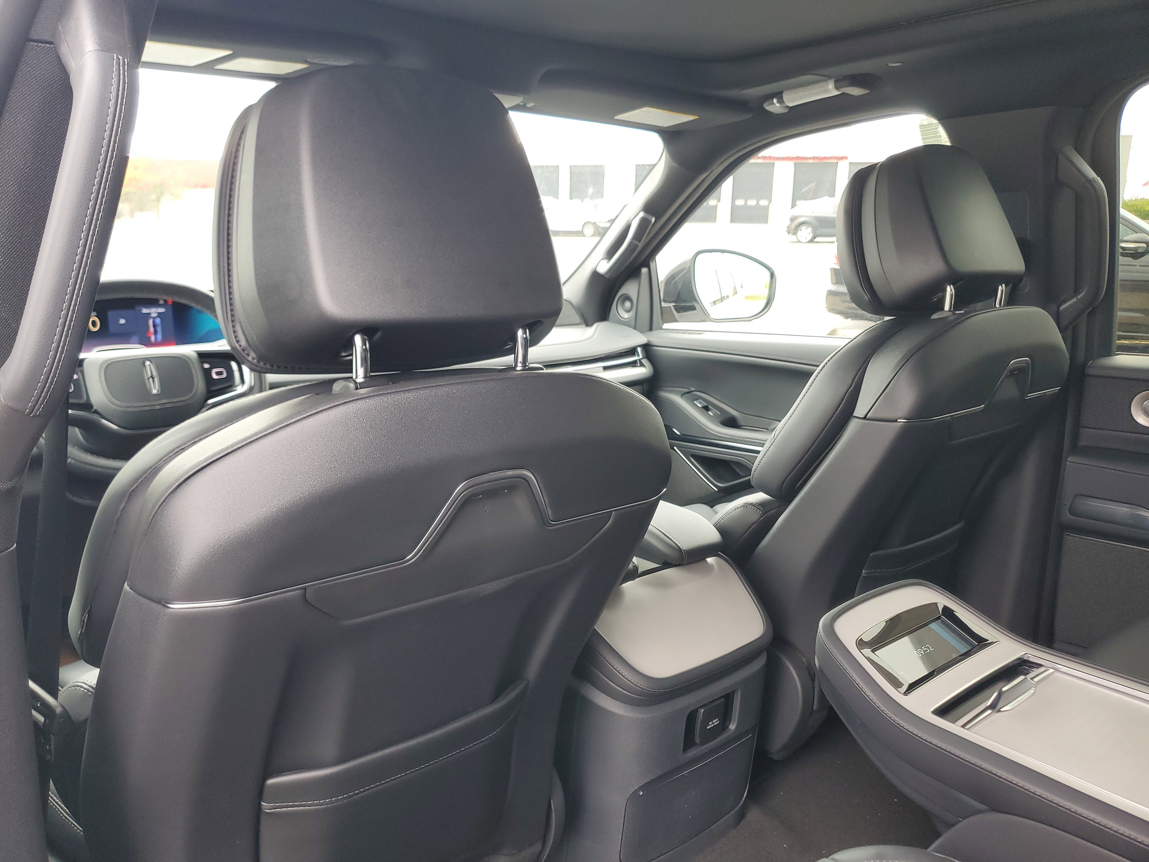 New 2026 Lincoln Navigator Reserve AWD/4WD image 28