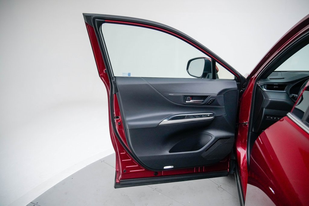 Used 2024 Toyota Venza Limited image 22