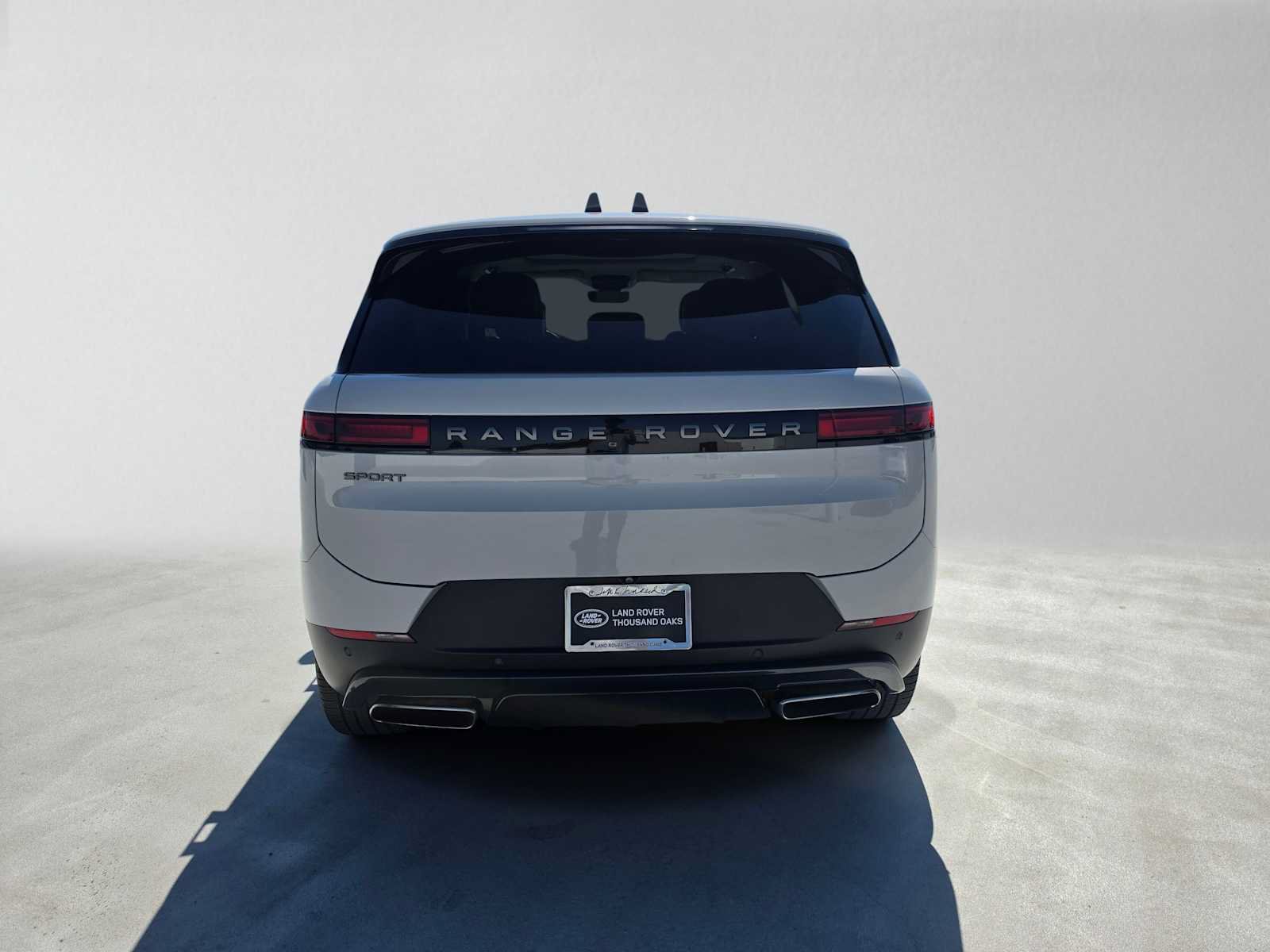 Used 2024 Land Rover Range Rover Sport SE AWD/4WD image 4