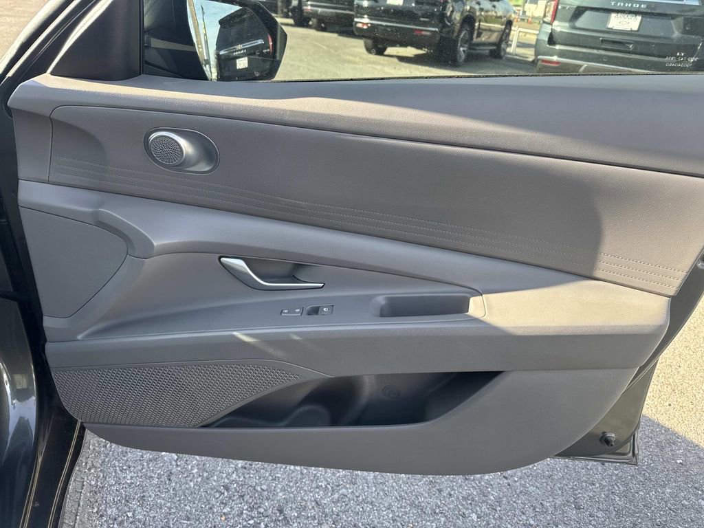 Used 2024 Hyundai Elantra SEL image 13