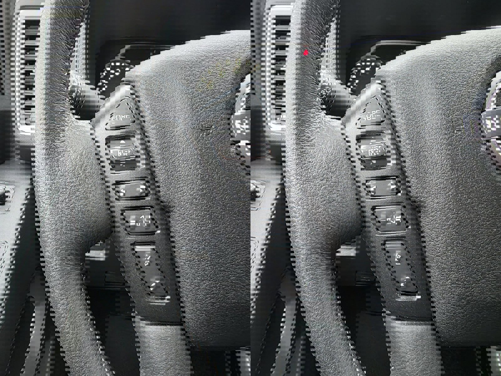 Used 2024 Nissan Frontier SV w/ Technology Package image 23