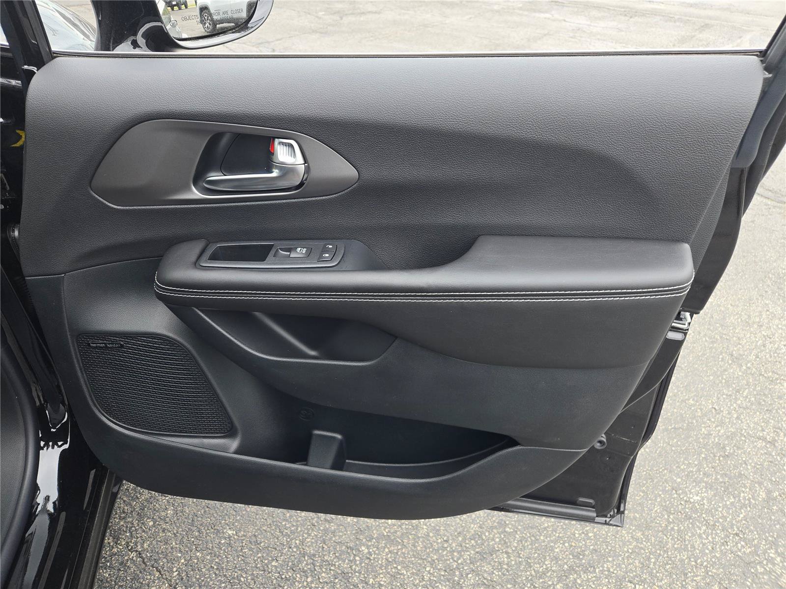 New 2027 Chrysler Pacifica Limited AWD/4WD image 6