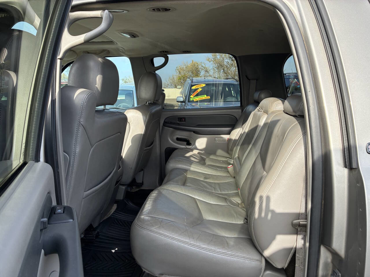 Used 2003 GMC Yukon XL SLT w/ 1SD Preferred Equipment Group image 4