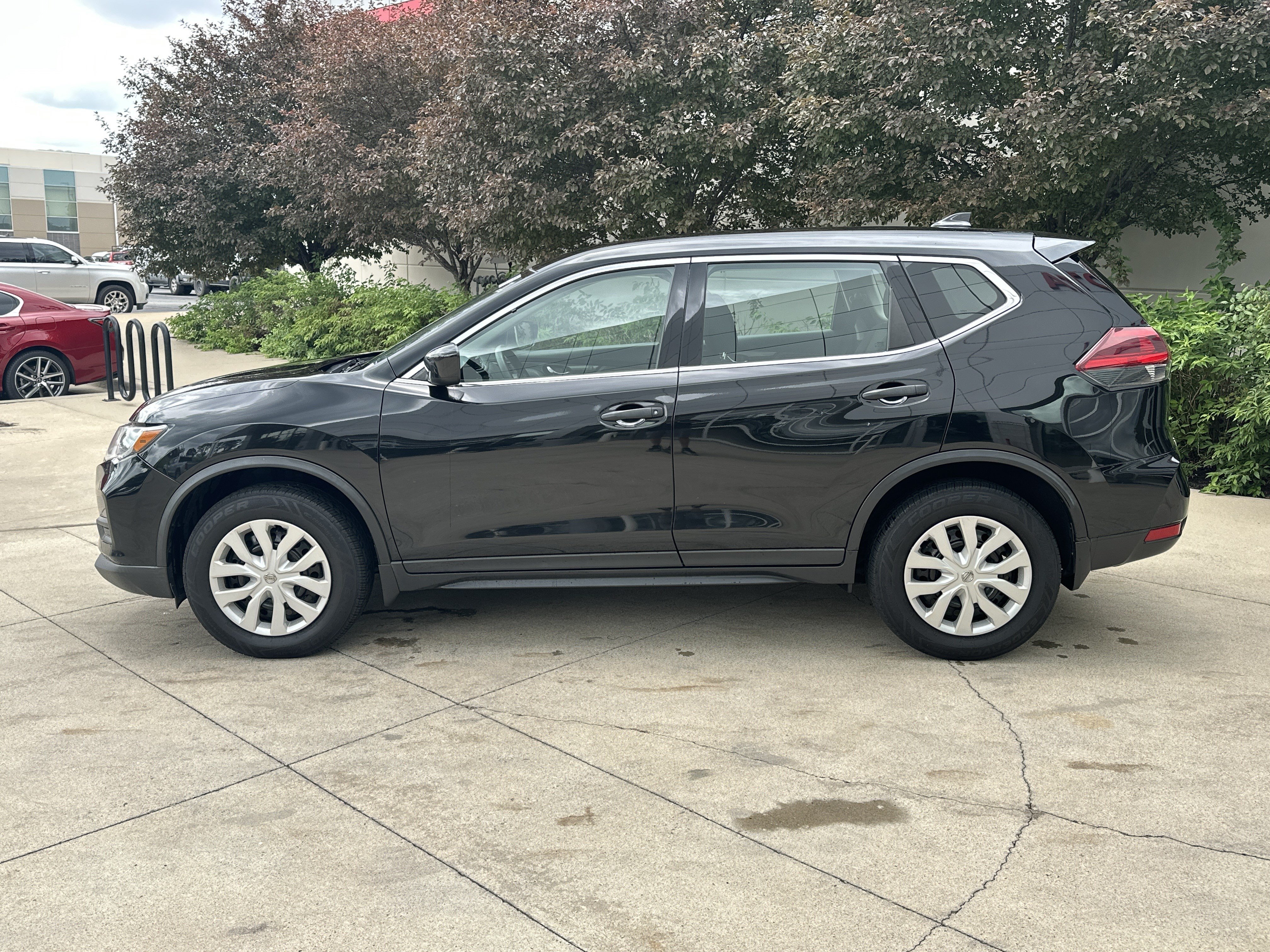 Used 2018 Nissan Rogue S AWD/4WD image 9