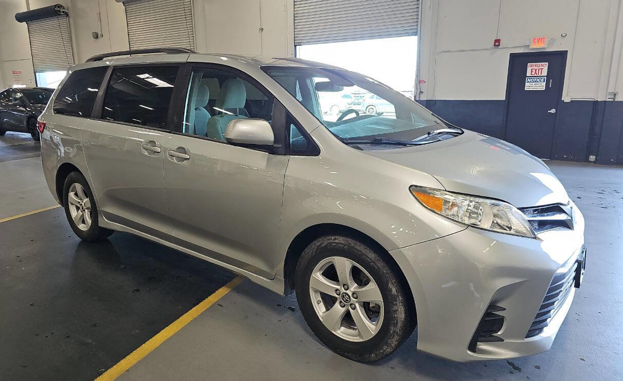 Used 2019 Toyota Sienna LE w/ Carpet Mat Package