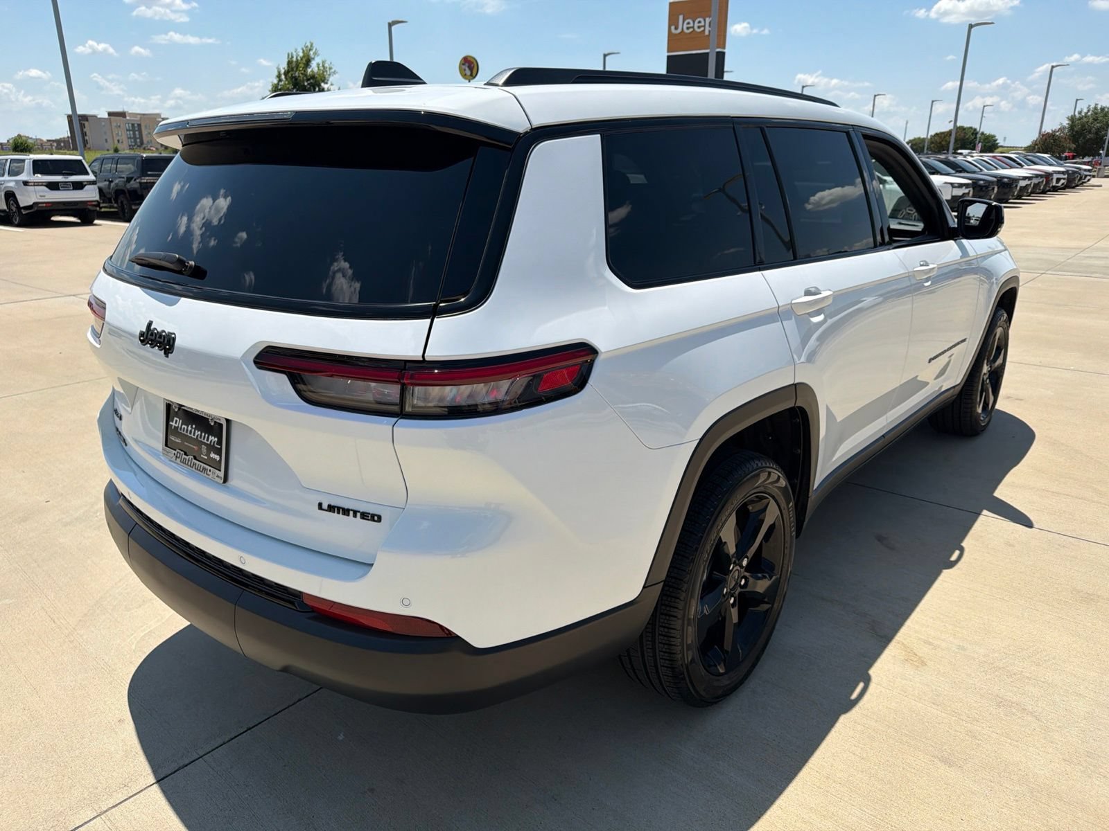 Used 2025 Jeep Grand Cherokee L Limited w/ Black Appearance Package AWD/4WD image 5