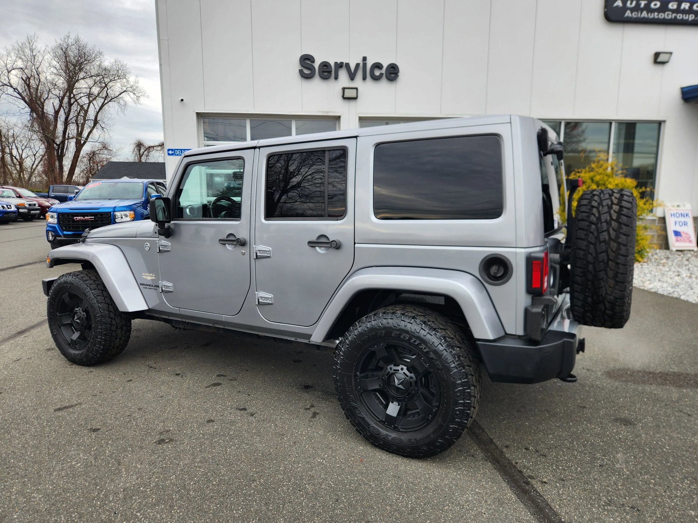 Used 2014 Jeep Wrangler Unlimited Sahara w/ Max Tow Package image 9